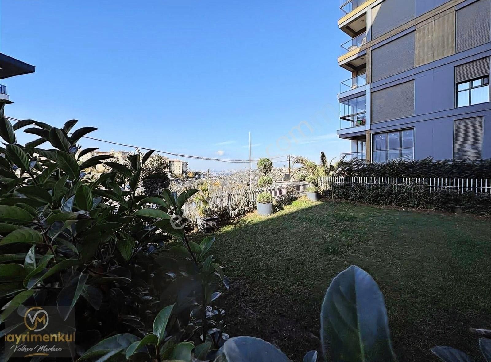 Üsküdar Çengelköy 'de Lüks Sitede Bahçe Katı Kiralık 4+1