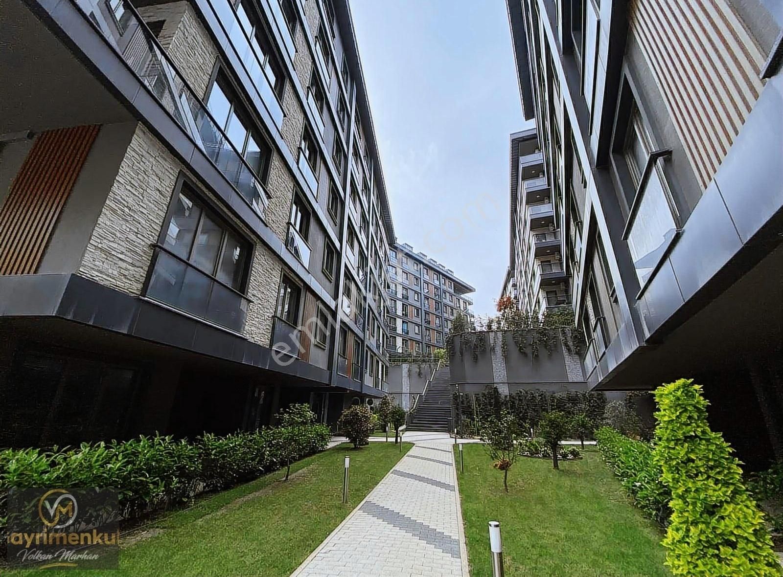 Çengelköy Hasbahçe Sitesinde 2+1 Balkon/ebeveyn Banyolu Ara Kat