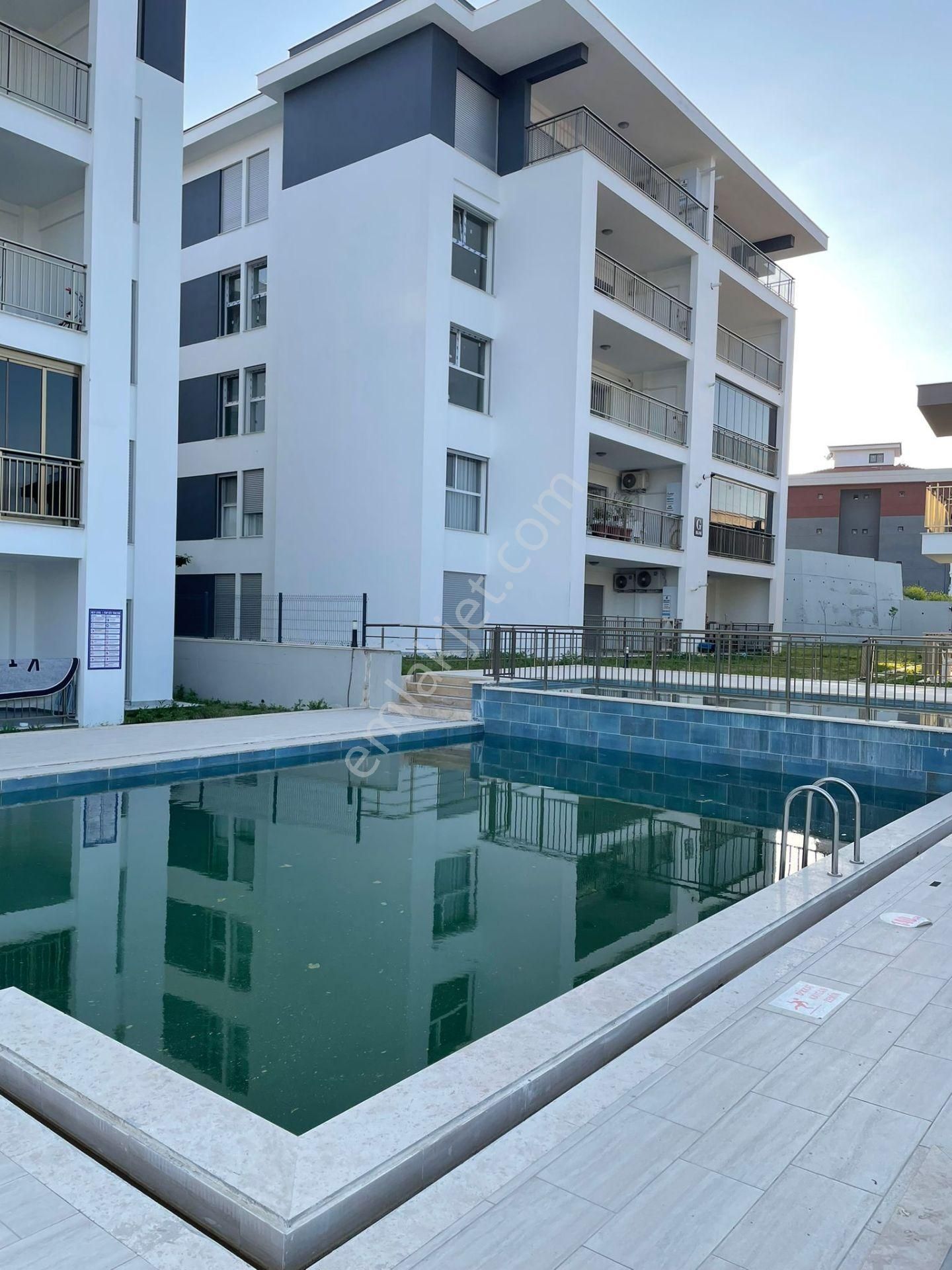 Nezih Bir Sitede 3+1 Satılık Daire