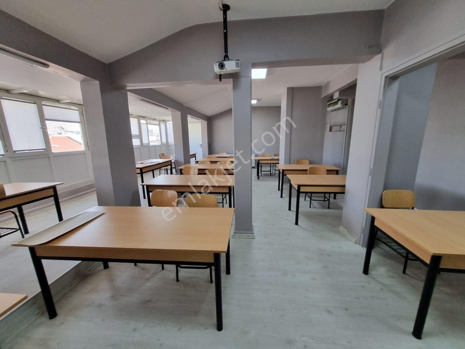 Kadıköy Ana Caddede Rıhtıma Yakın Kira Değeri Yüksek