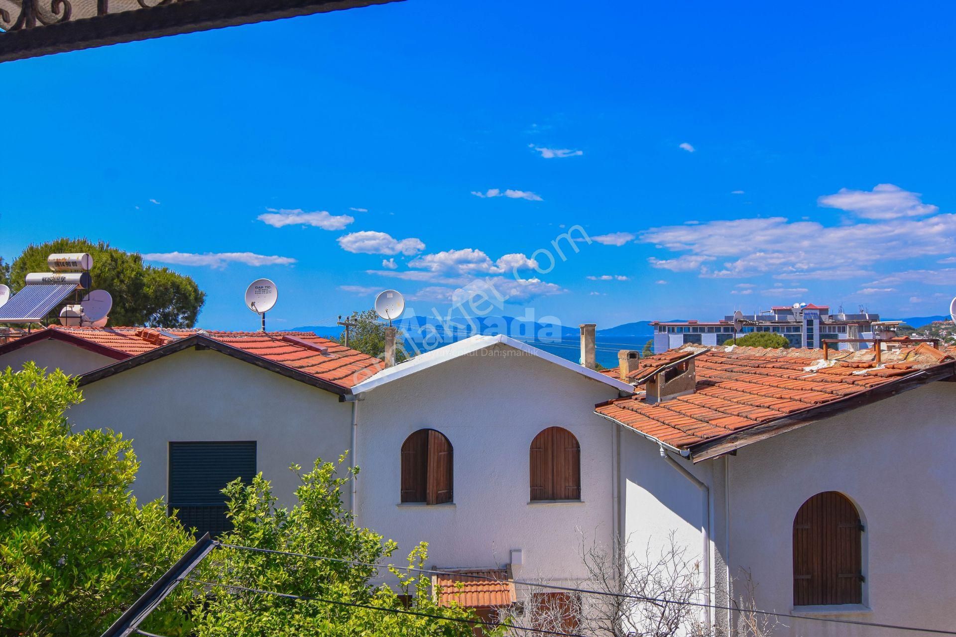 Kuşadası Kadınlar Denizi Huzur Sitesi'nde 2+1 Kiralık Villa