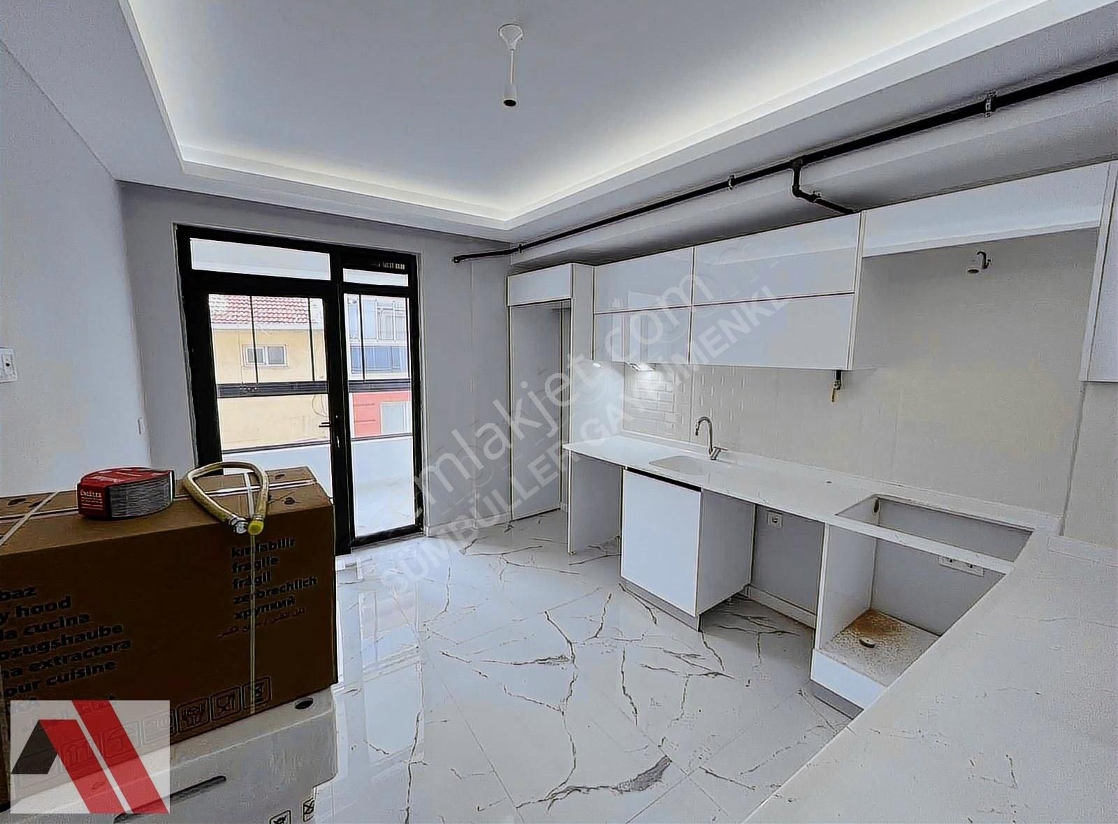 Sümbüller'den Caddeye Sıfır Konumda Arakat Y. Isıtmalı 140m2 3+1