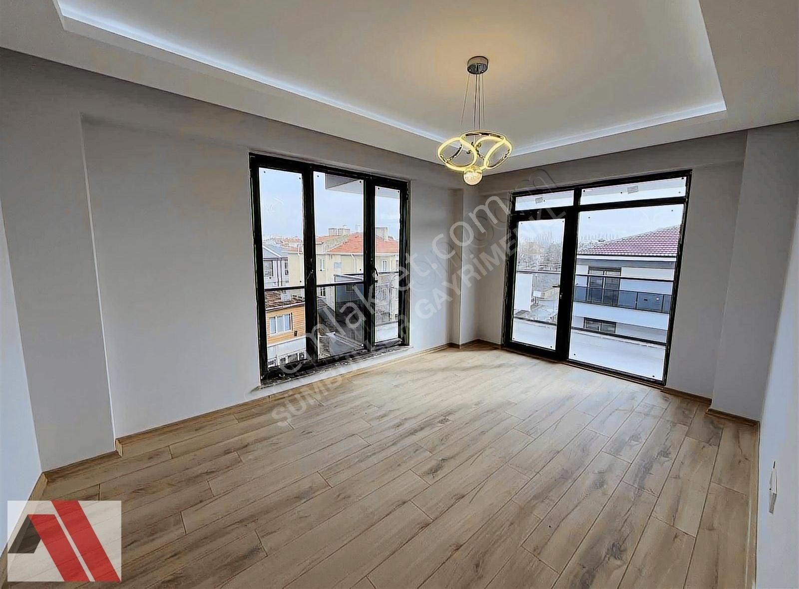 Sümbüller'den Ö.garajlı Y. Isıtmalı Çift Balkonlu Köşe 3+1 Daire