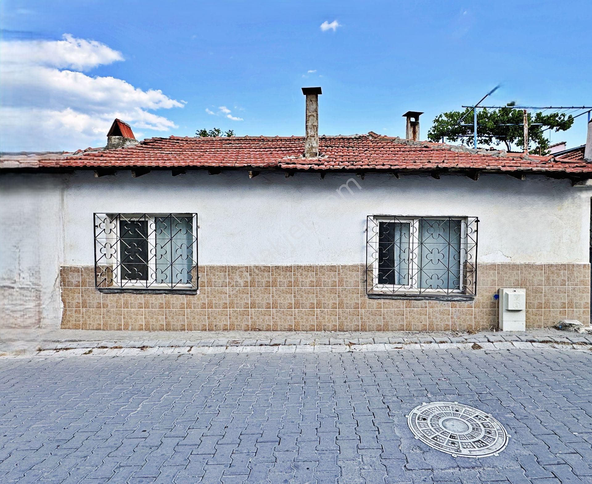 🏠tek Yetki Gültaş Emlaktan Edremitte Satılık 3+1 Geniş Bahçeli Köy Evi