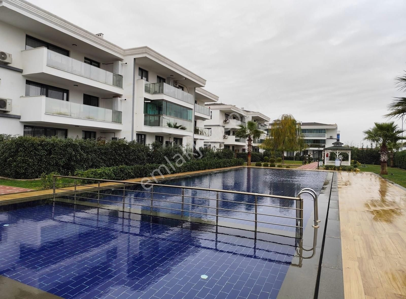 Muradiye'nin Gözdesinde Havuzlu Sitede 2+1 Lüks Daire-kaçırmayın