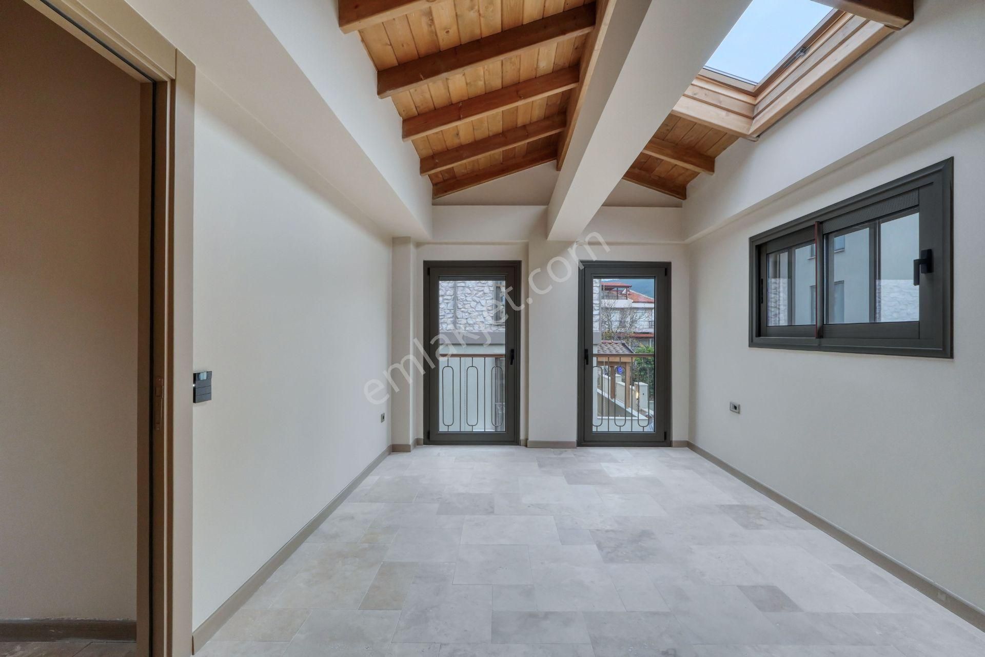 Çeşmealtı Harika Lokasyon Da Tam Müstakil Konsept Villa - Görsel 33