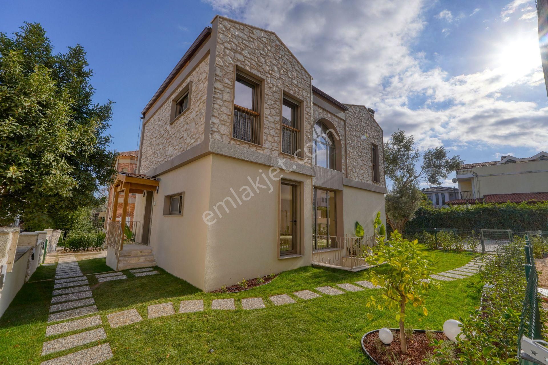 Çeşmealtı Harika Lokasyon Da Tam Müstakil Konsept Villa - Görsel 8