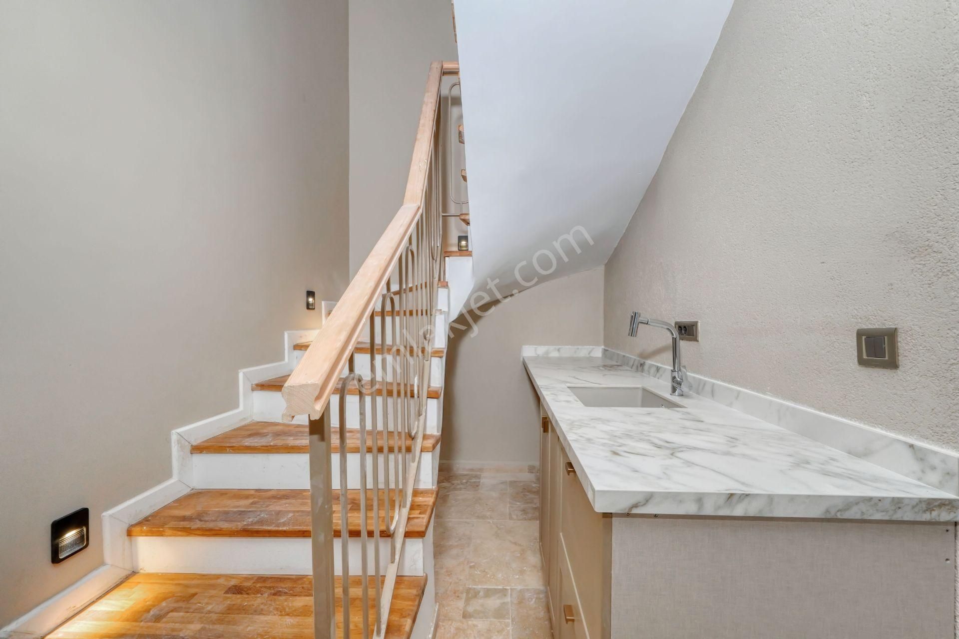 Çeşmealtı Harika Lokasyon Da Tam Müstakil Konsept Villa - Görsel 26