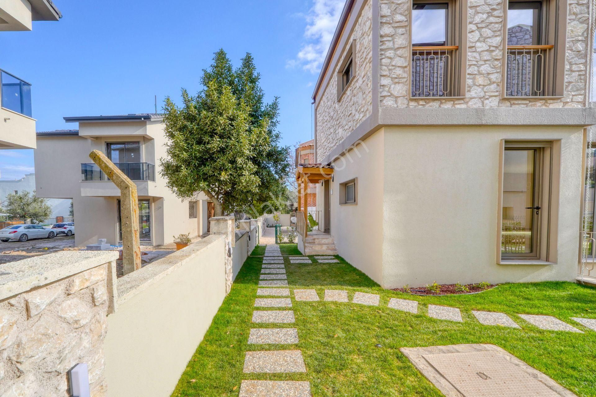 Çeşmealtı Harika Lokasyon Da Tam Müstakil Konsept Villa - Görsel 11