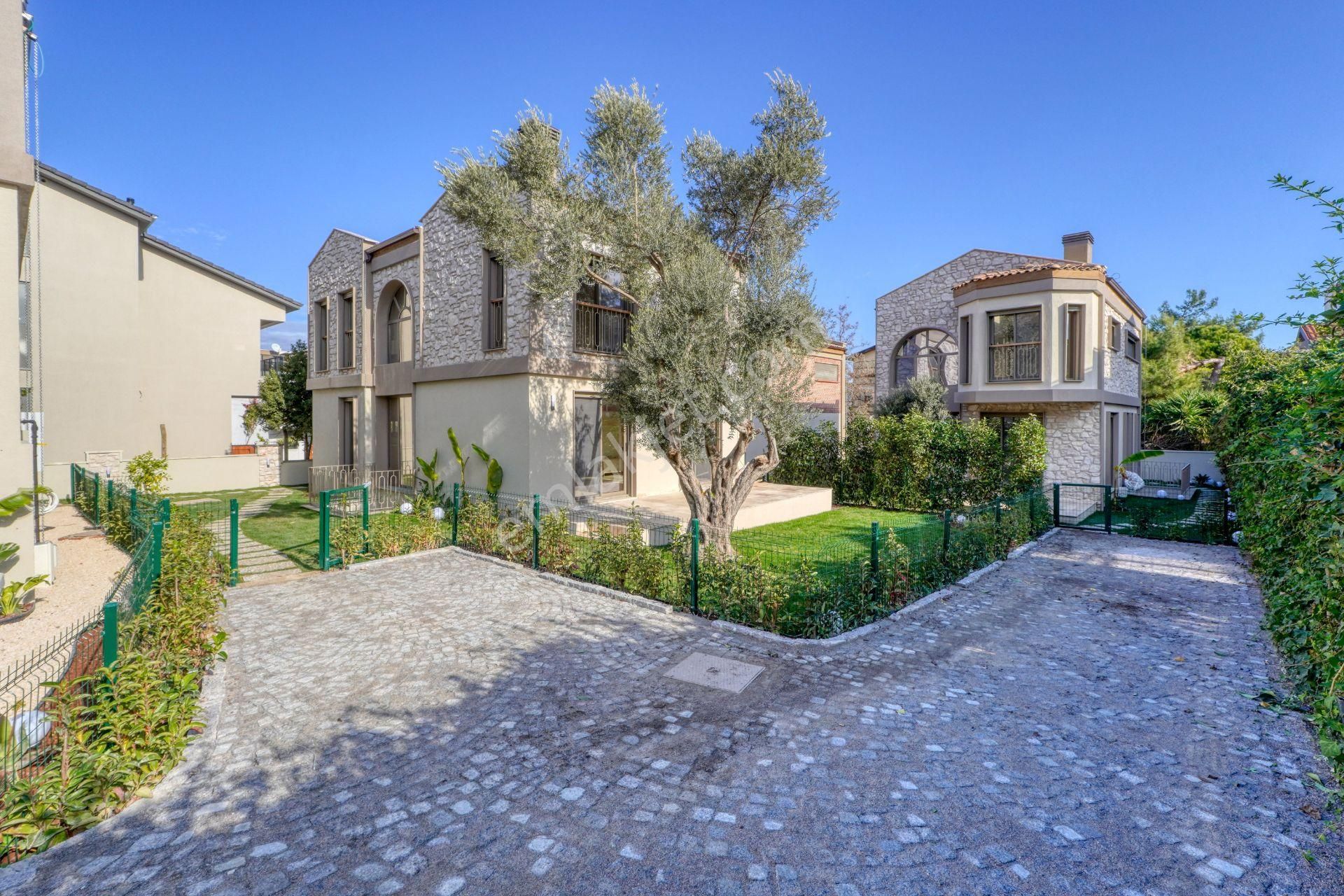 Çeşmealtı Harika Lokasyon Da Tam Müstakil Konsept Villa - Görsel 3