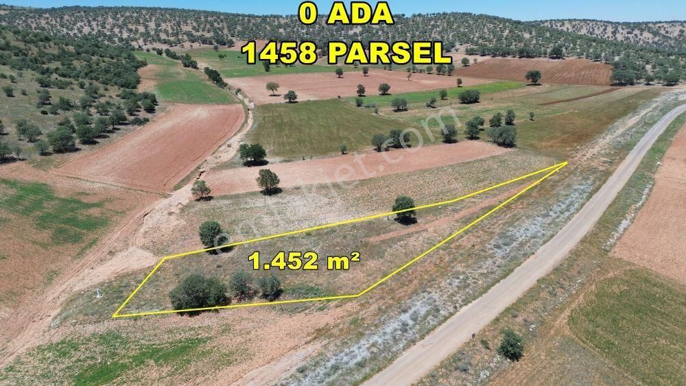 Konya / Akören / Belkuyu'da 1.452 M² Apa Barajına 500 Metre Bahçelik Tarla
