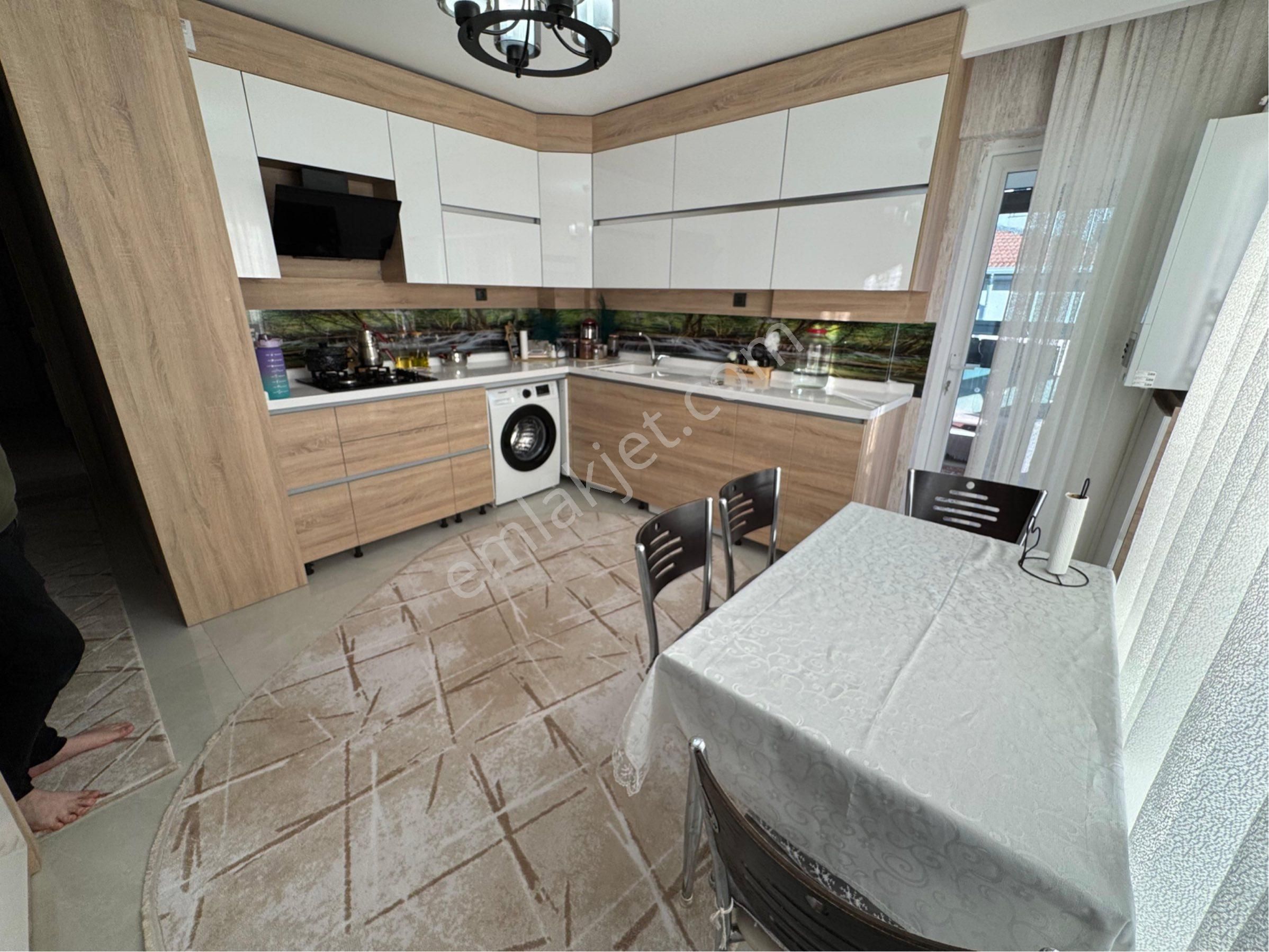 Evim Emlak'tan Menderes'te Full+full 135 M2 3+1 Ön Cephe Daire