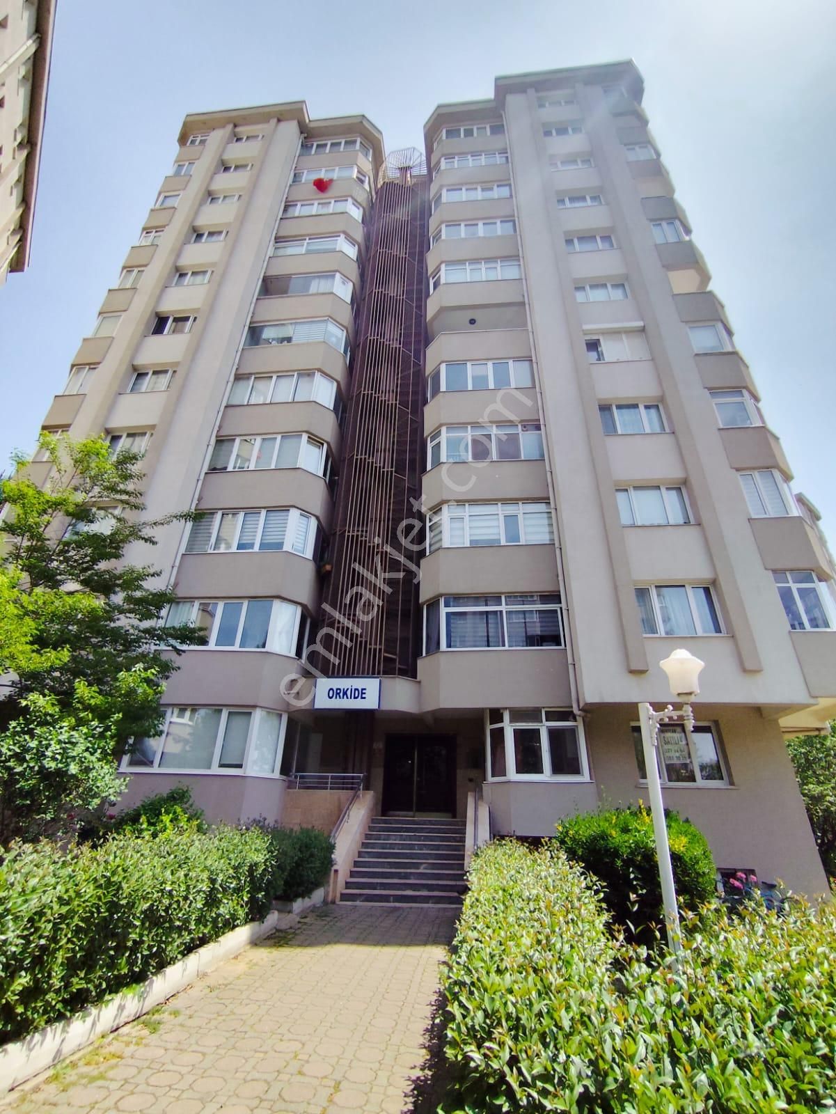 Mertcan Dan Yakakent Sitesinde Kapalı Balkonlu 2+1 İskanlı