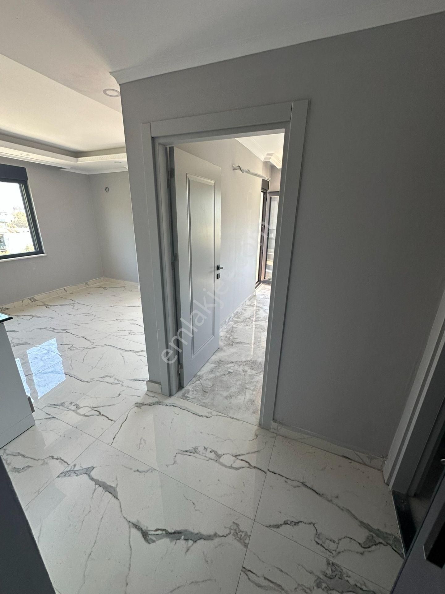 Pazarcı Mahallesinde Havuzlu 1+1 Sıfır Daire...