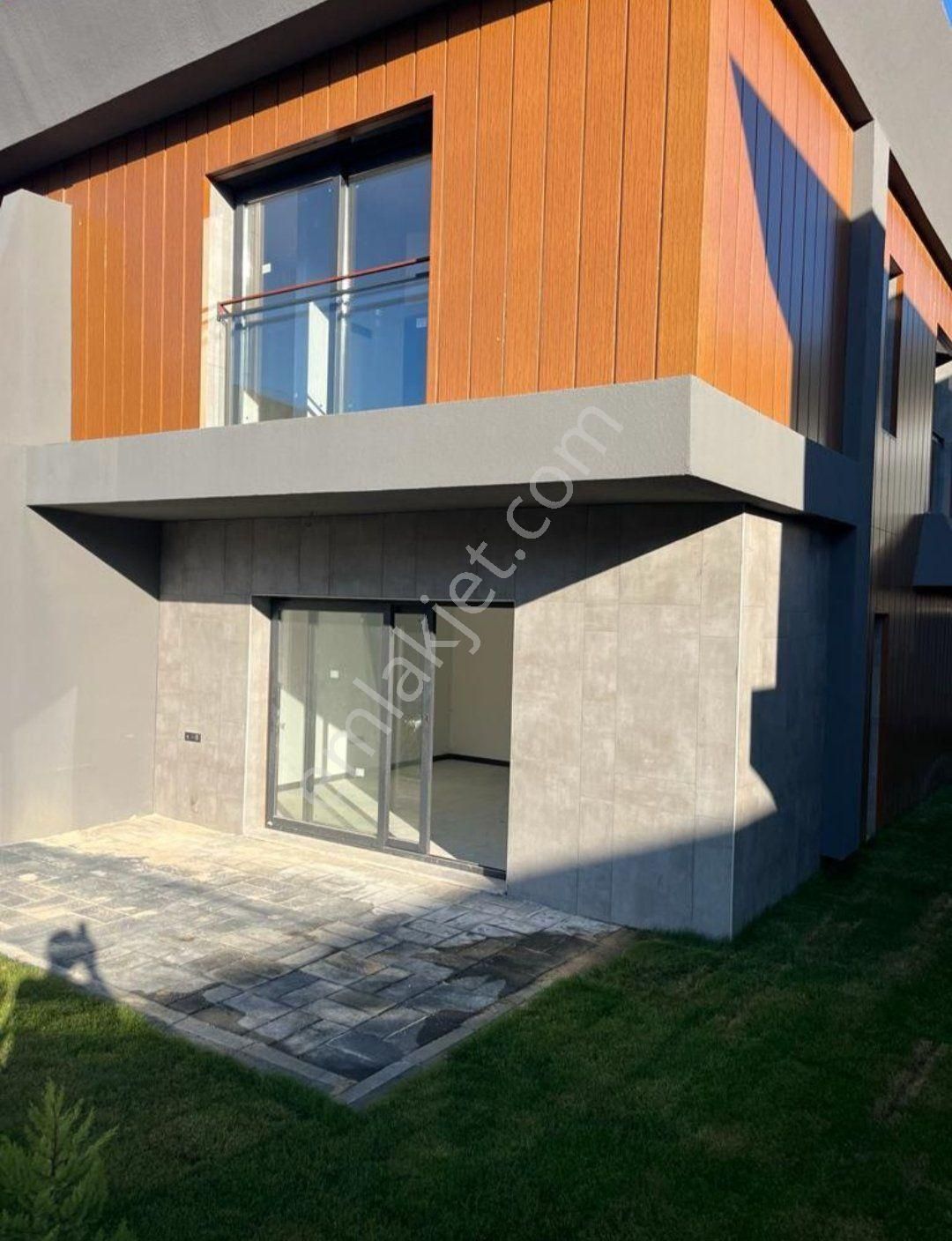 Kuştur Plajına 750m.,lüks,2024 Yapımı,dubleks Villa