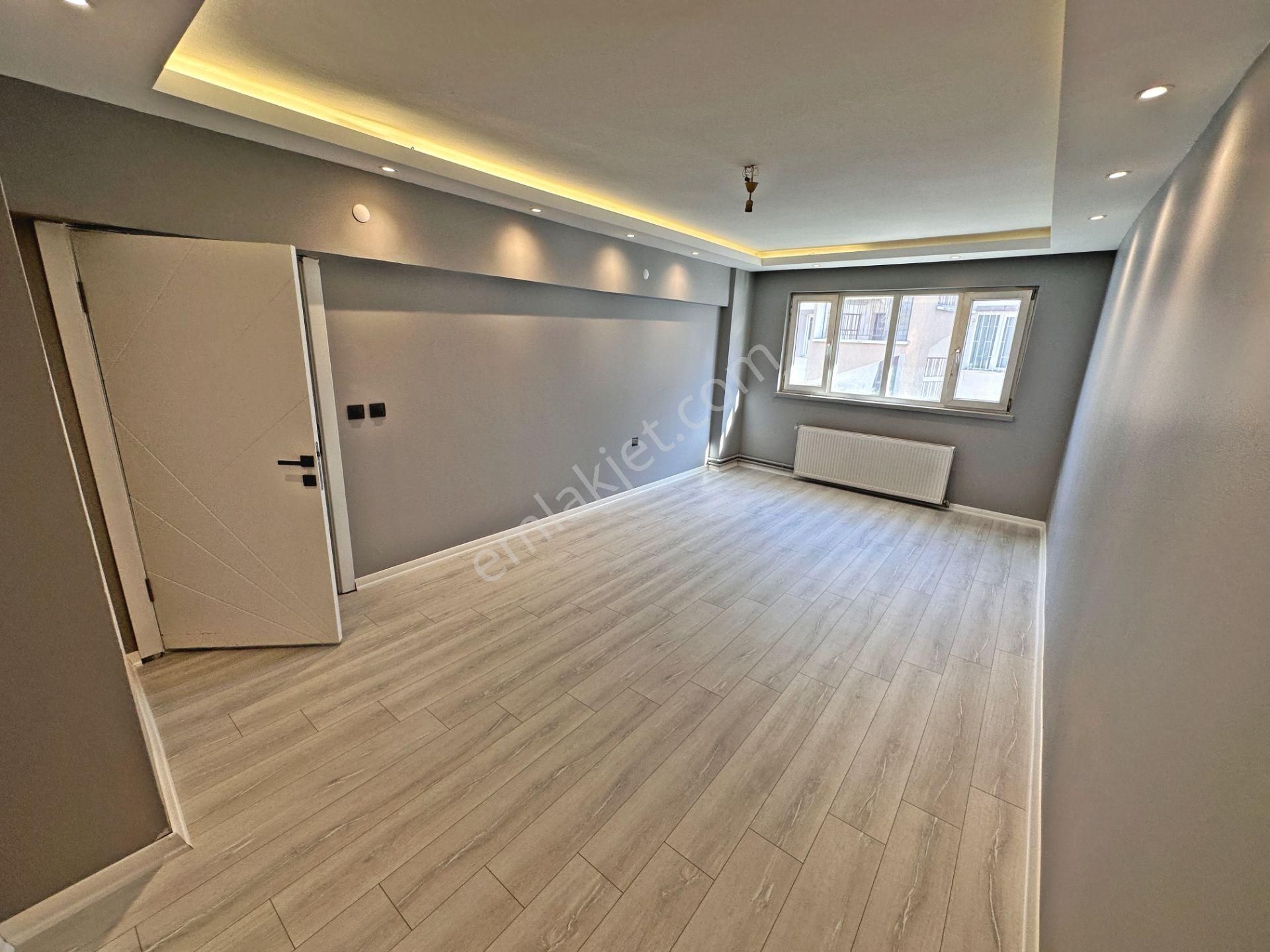 Şafaktepe Mahallesinde Katta Bağımsız Salon Yapılı 3+1 Satılık Daire