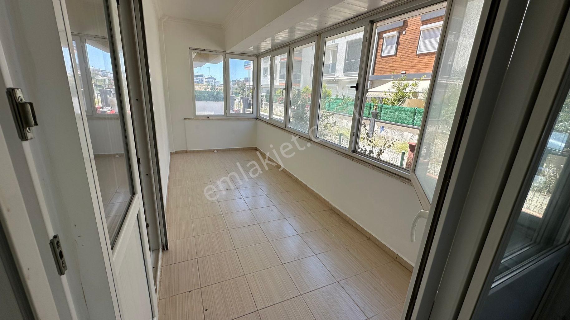 Didim Efeler Mahallesinde Çok Geniş Balkonlu 1+1 Ön Cephe Daire Satılık