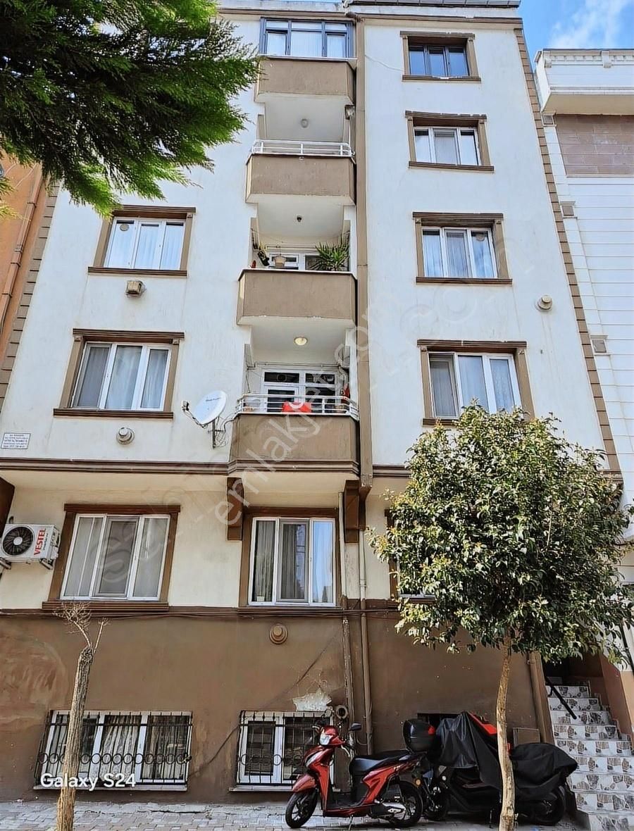 Bayrampaşa'da Satılık 5+1 Daire