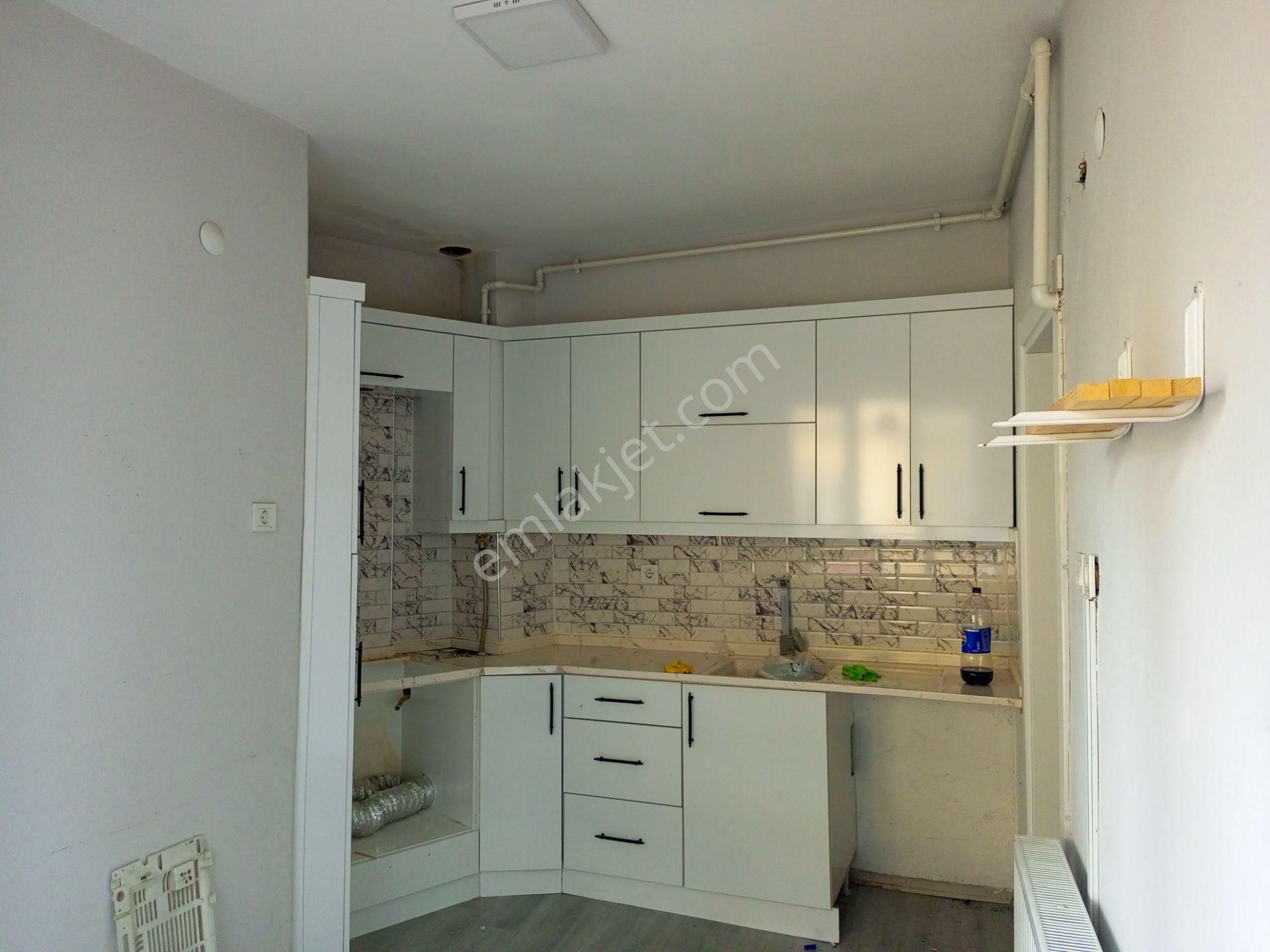 Torbalı Emlak'tan Ertuğrul Mah. Çarşıya Yakın Arakat 90m2 2+1 Arakat D.gazlı Dairemiz Kiralıktır