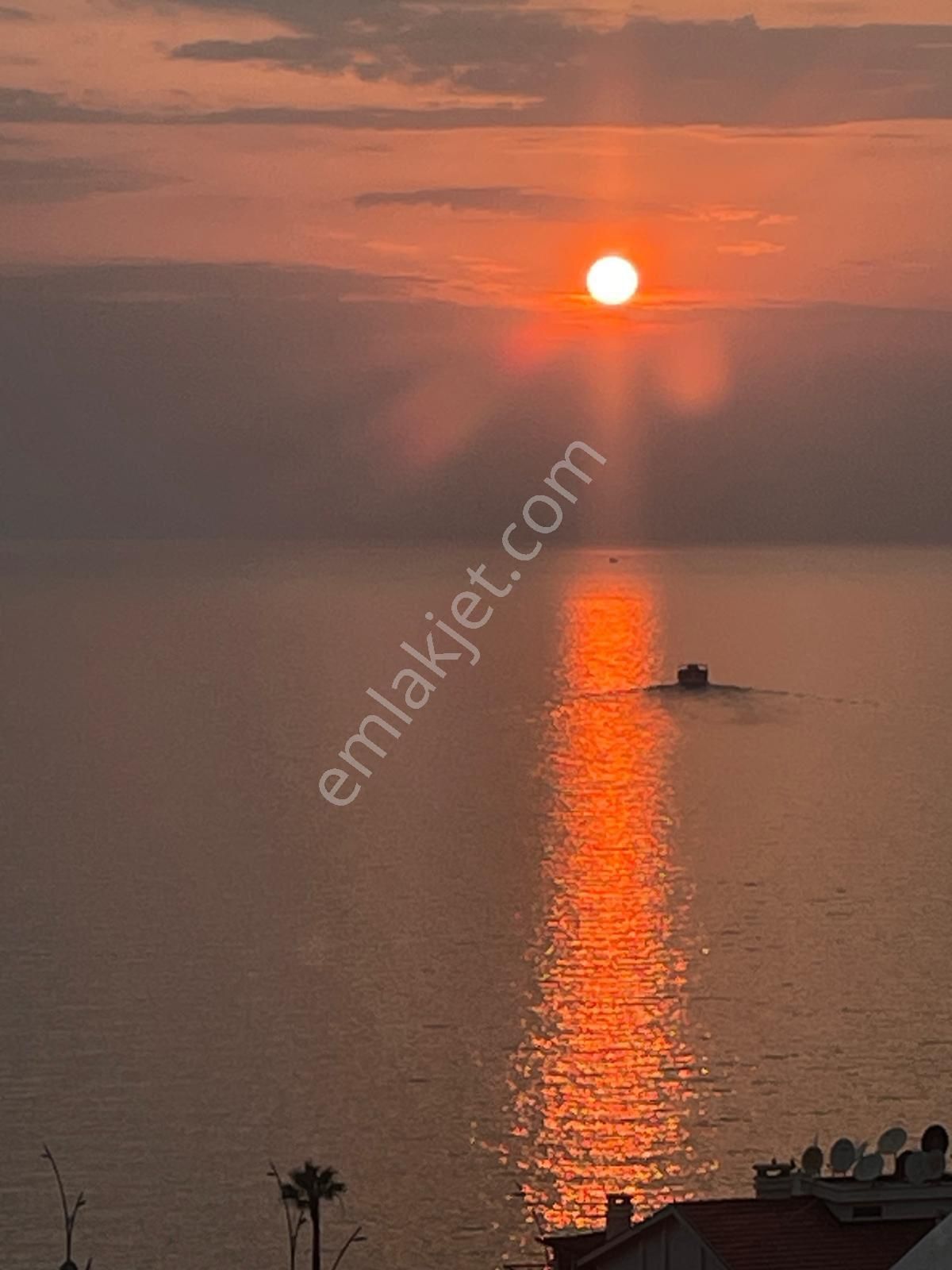 Merkezde Kiralık Deniz Manzaralı Çatıdublexi