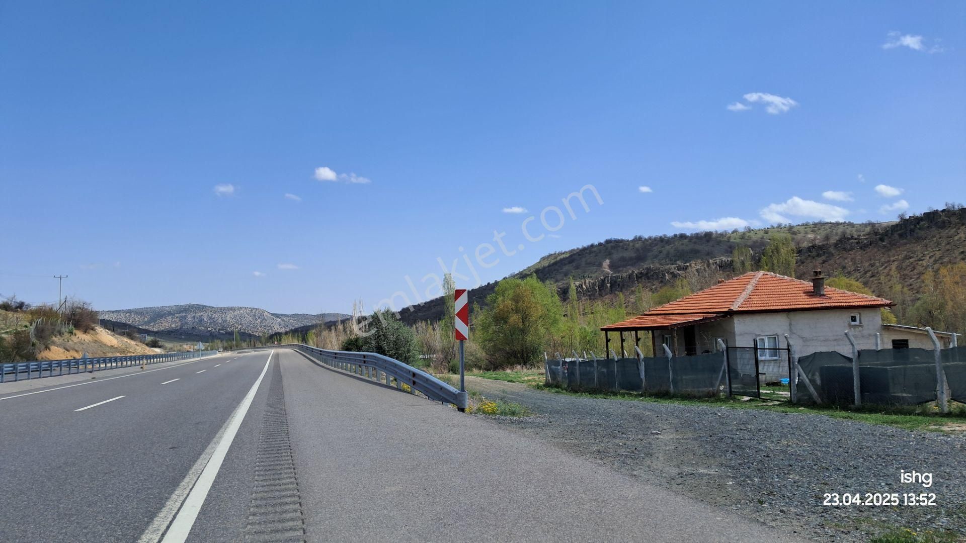 675m2 Müstakil Su Vanası Yanında Antalya Yoluna Cephe Bahçe Yeri