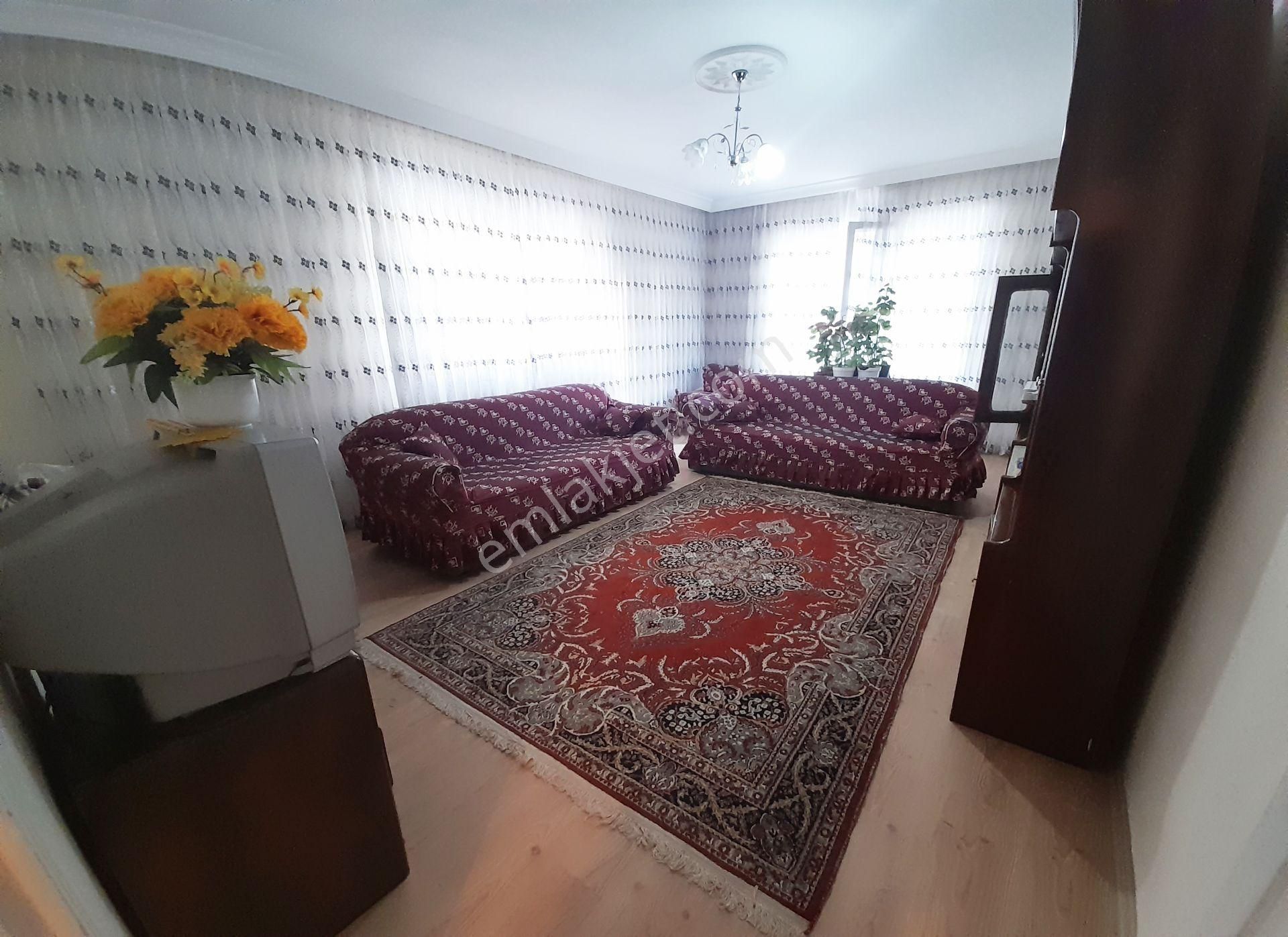 Emlak Pazarından Cengizhanda Cadde Üzeri Daire