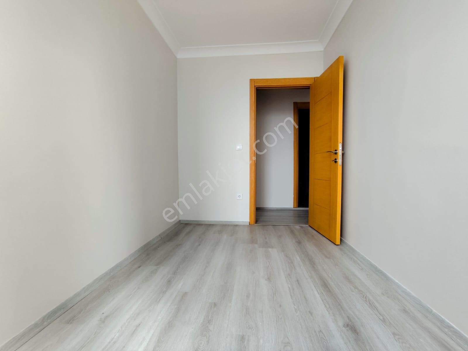 Yakacık Meydana Yürüme Güvenlikli Site İçi 3+1 Arakat Lüks Daire