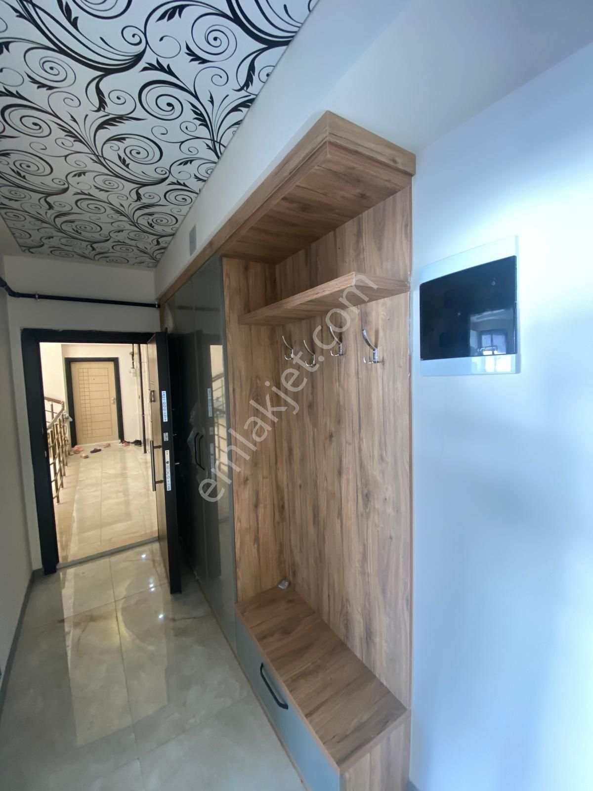 Zaferde 3+1 Doğal Gazlı Ebveyin Banyolu Giyinme Odası Olan Satılık Daire