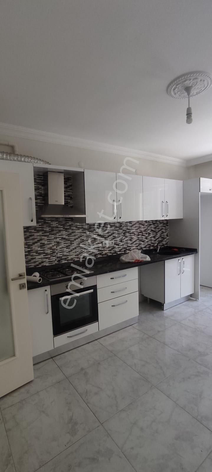 Özgür Denizli"den Yeni Mah.ptt Caddesi 5 Yıllık,135m2 Kiralık 3+1 Daire
