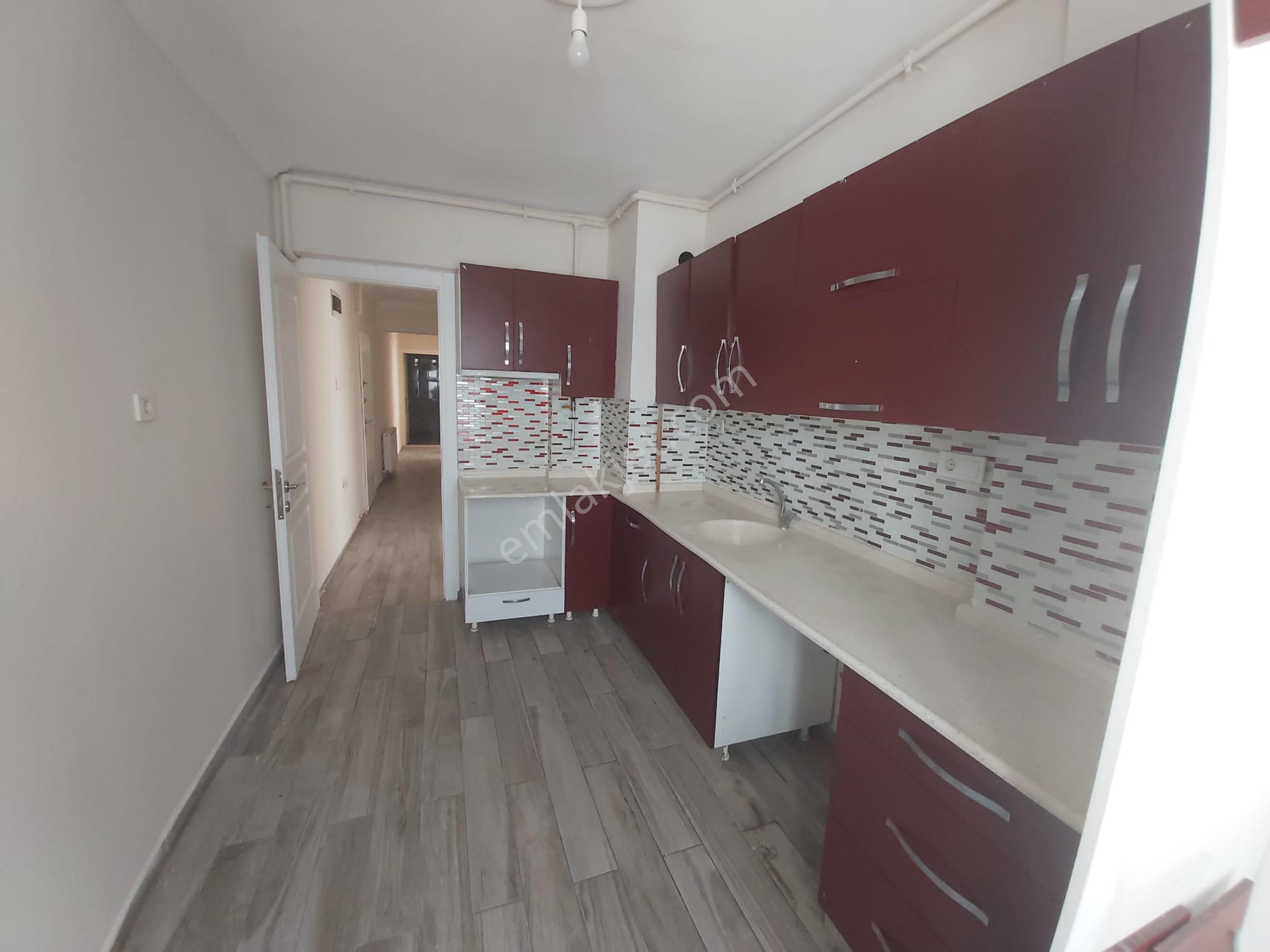 Yeşilyurt Ordu Caddesi Üzümcü Okulu Köşesi 3+1 Tadilatlı Daire