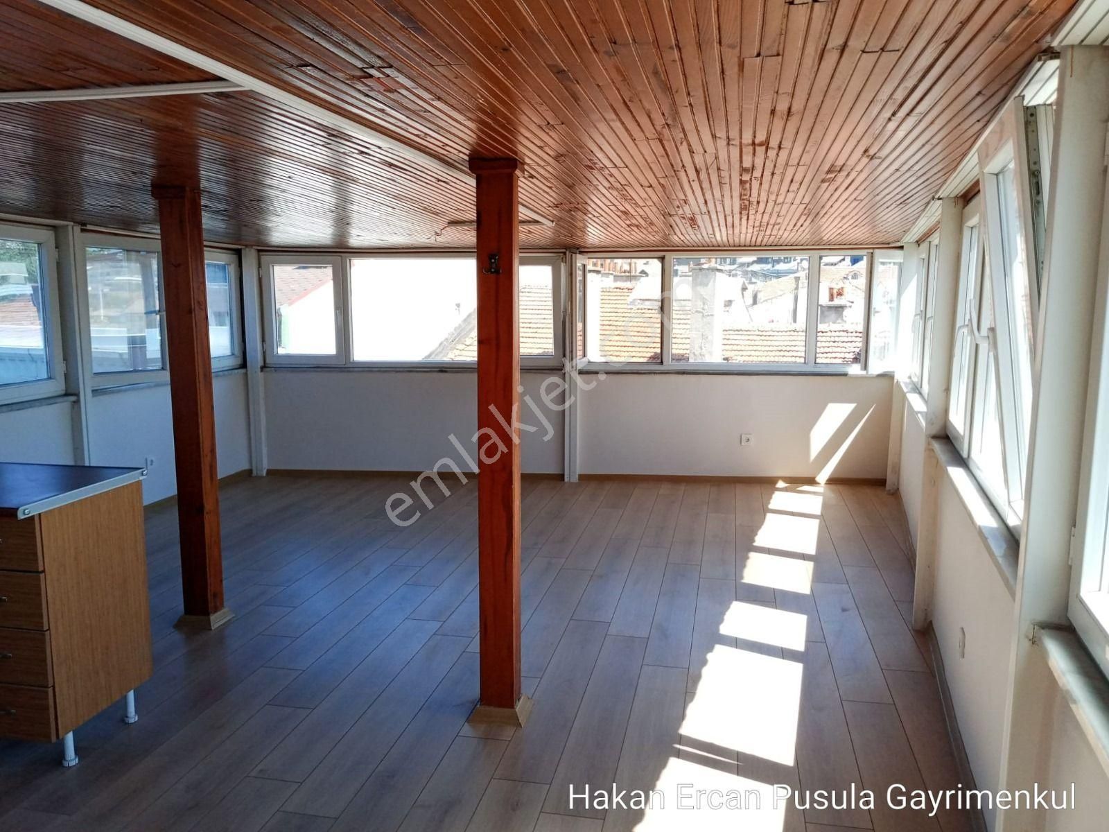 Kadıköy Moda'da Yoğurtçu Parkı'na Komşu 50 M2 Yenilenmiş 1+0 Kiralık Stüdyo Daire
