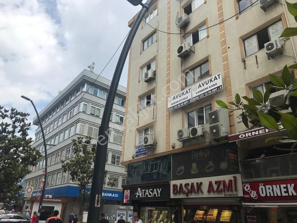 Bahçelievler Şirinevler Meydanın'da 26 M2 Satılık Ofisler