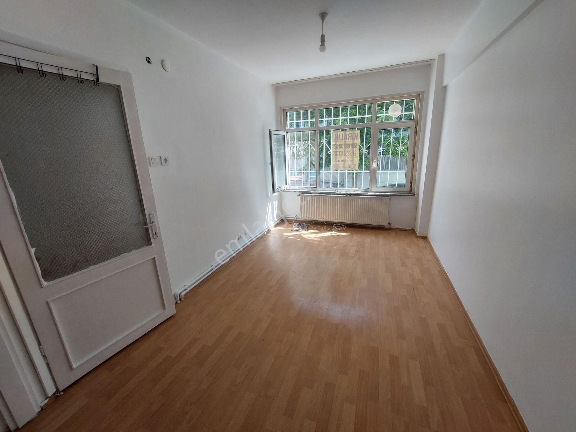 Üsküdar İcadiyede İcadiye İlkokulu Karşısında Temiz 2+1
