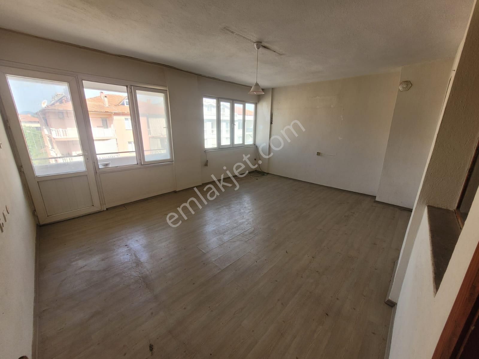 Dalaman Merkez Seyfettin İnce Caddesinde 2+1 Kiralık Daire