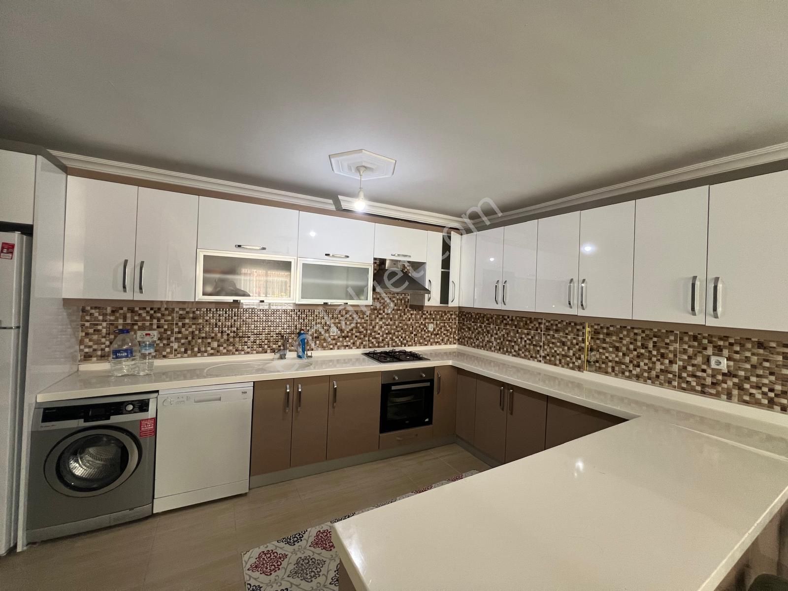 Kuşadası Davutlar Merkezde Satılık 3+1 Asansörlü Daire