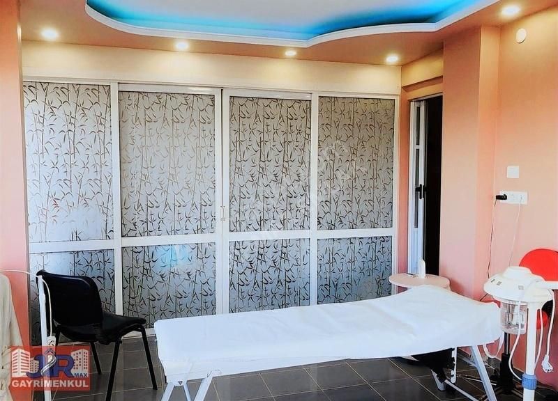 Jirmax'den Kadıköy Boğa'da 3000 Müşterili Acıl Güzellik Salonu