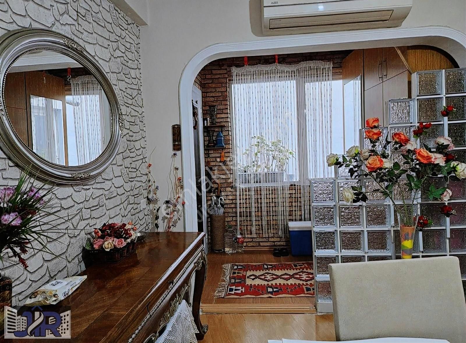 Jirmax'ten Kadıköy Acıbadem Cad.de Satılık 2+1 Teraslı Daire