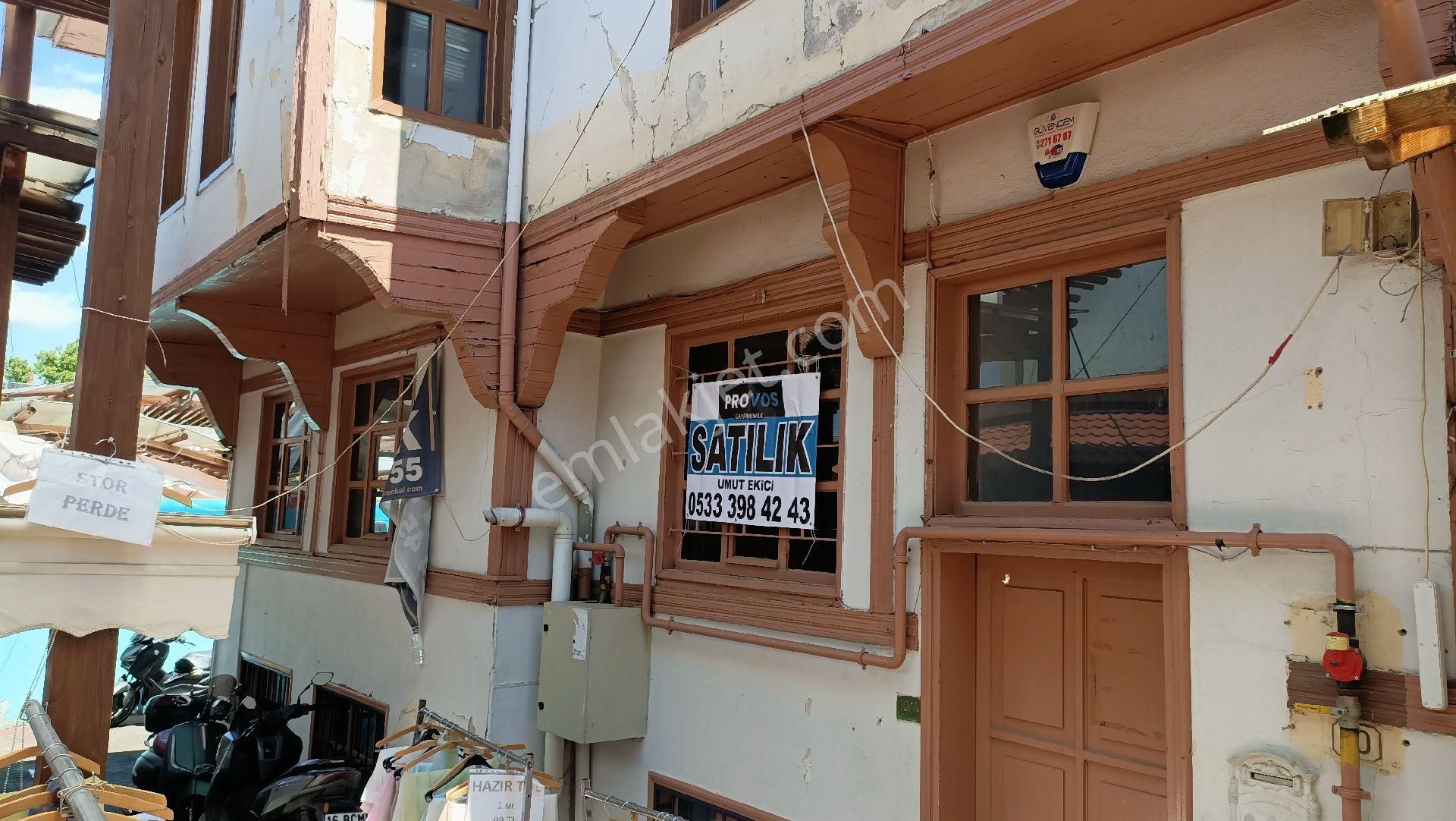 Provos Gayrimenkul, Çarşının İçinde Satılık 3 Katlı Tarihi Bina