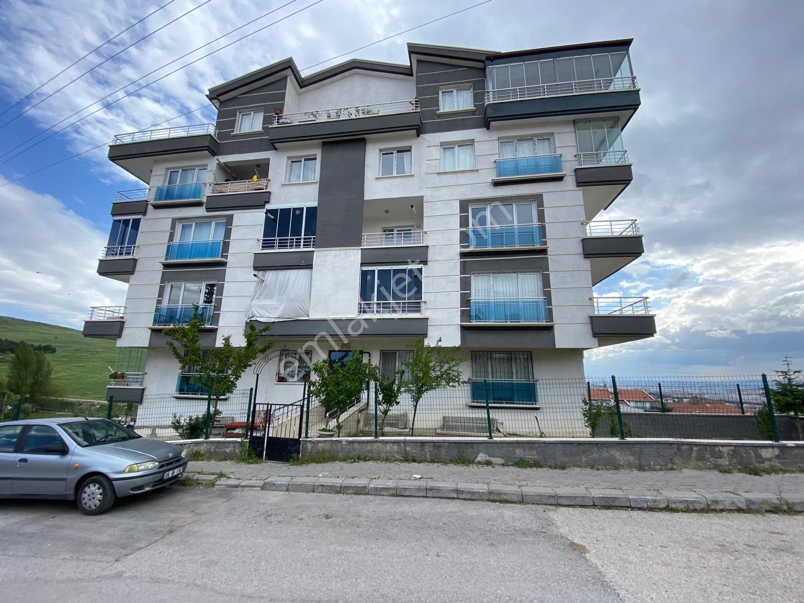 Çözüm Emlak’tan Mamak Bostancık Mahallesin’de 3+1 Asansörlü İskanlı Daire