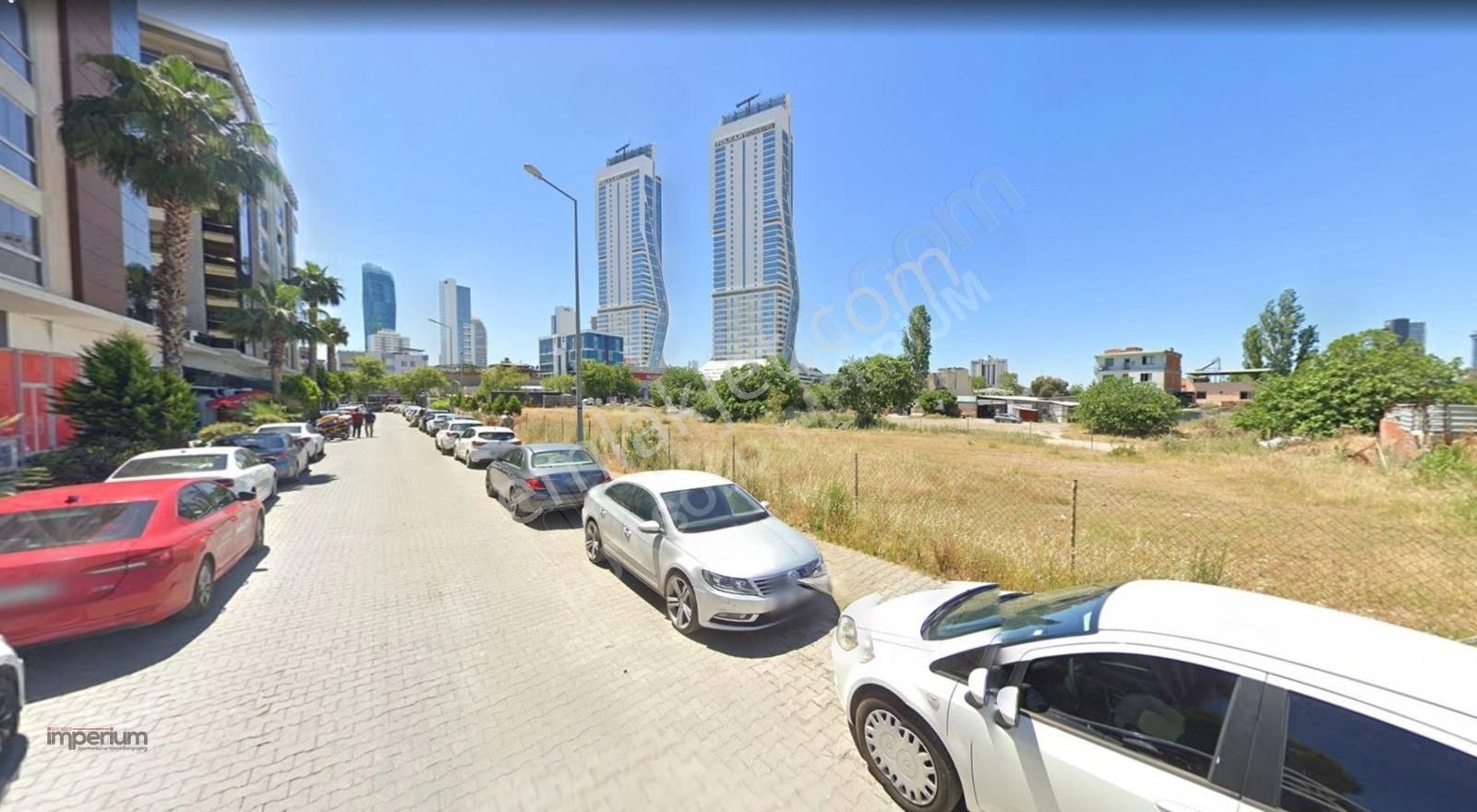 İzmir Bayraklı Salhane 'de Folkart Kuleleri Çaprazı 3,132m2 Arsa