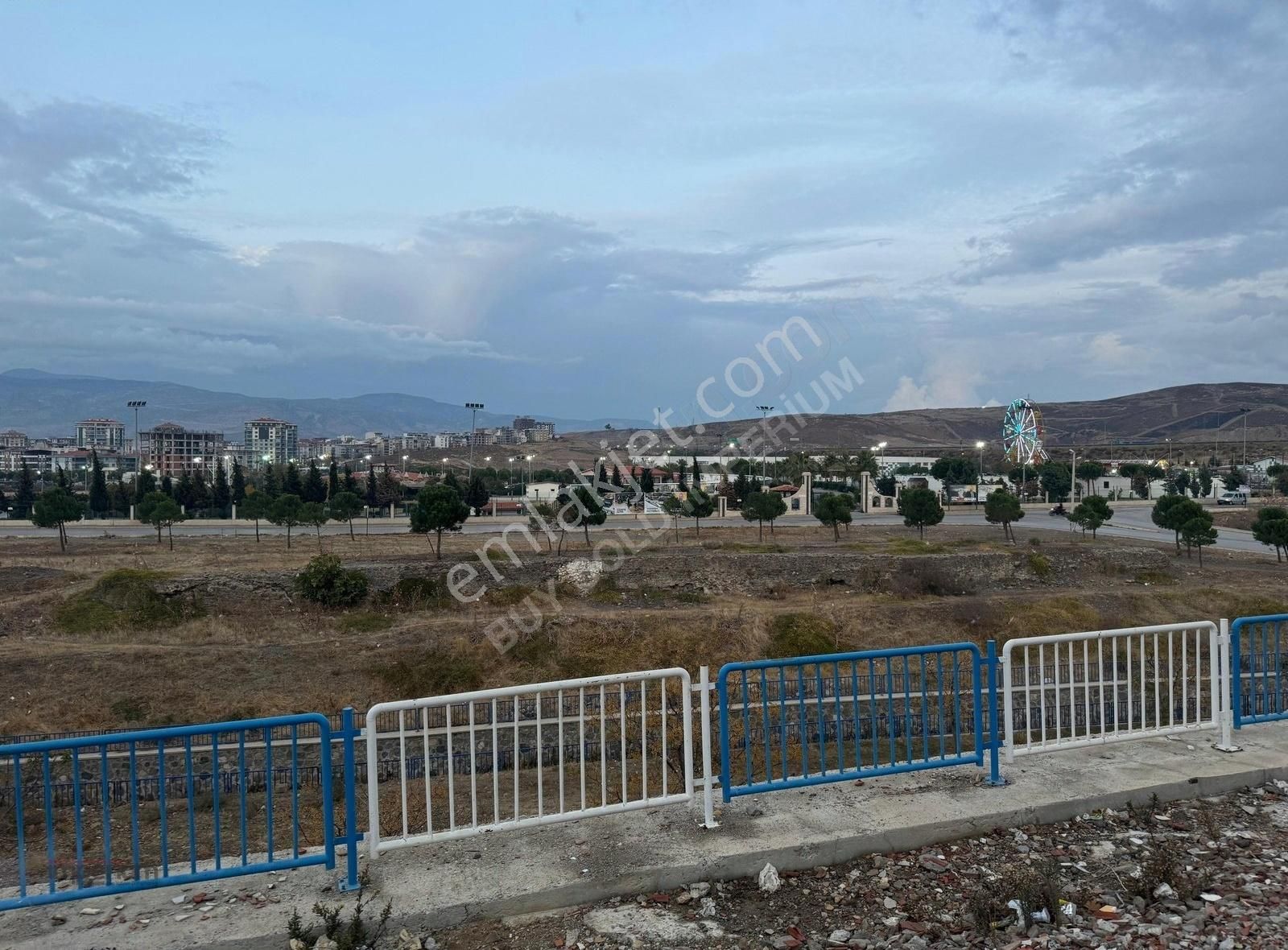 İzmir Menemen Gölpark'ın Karşısında 3 Kat İmarlı Arsa
