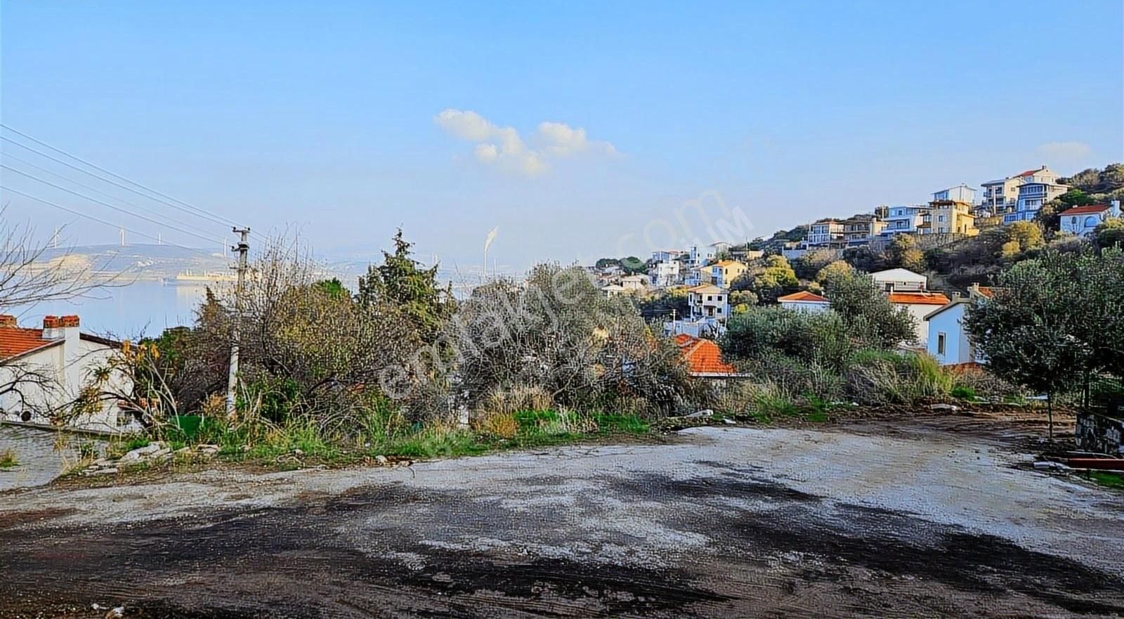 Yeni Foça'da Muhteşem Manzara Ve Konuma Sahip Satılık Arsa
