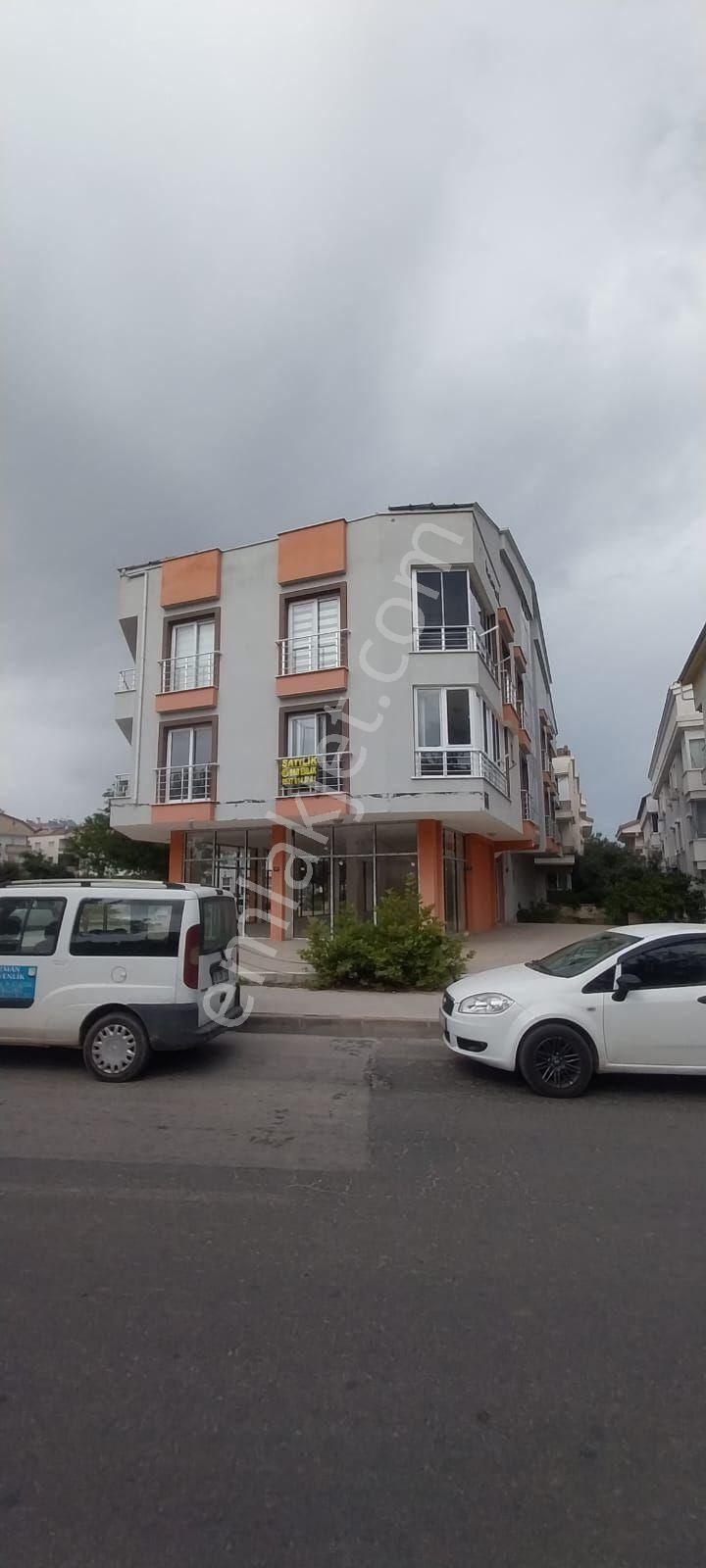 Didim Efeler Mah. Liman Yolu Üzerinde Ara Kat Ön Cephe Asansörlü 1+1 Daire Masrafsız