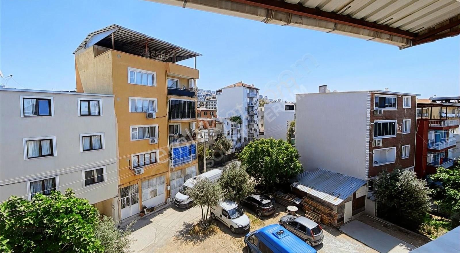 İzmir Çiğli Balatçık'ta Meydanyolu Kavşağında 2+1 Daire