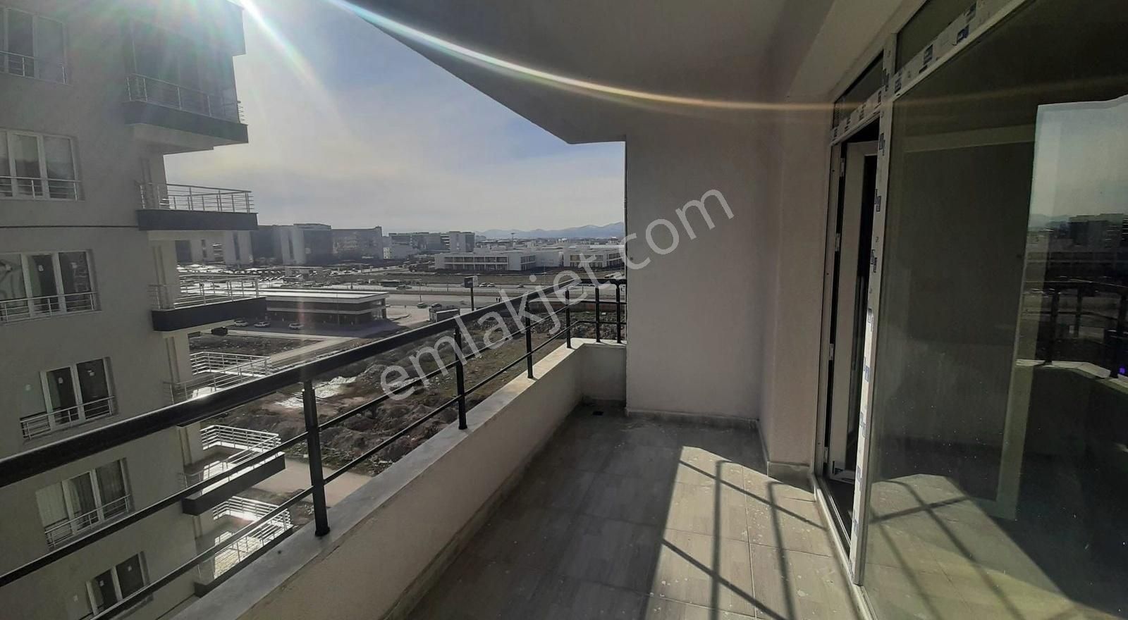 Şehir Hastanesi Karşısında Sıfır 2+1 Satılık Ara Kat Daire