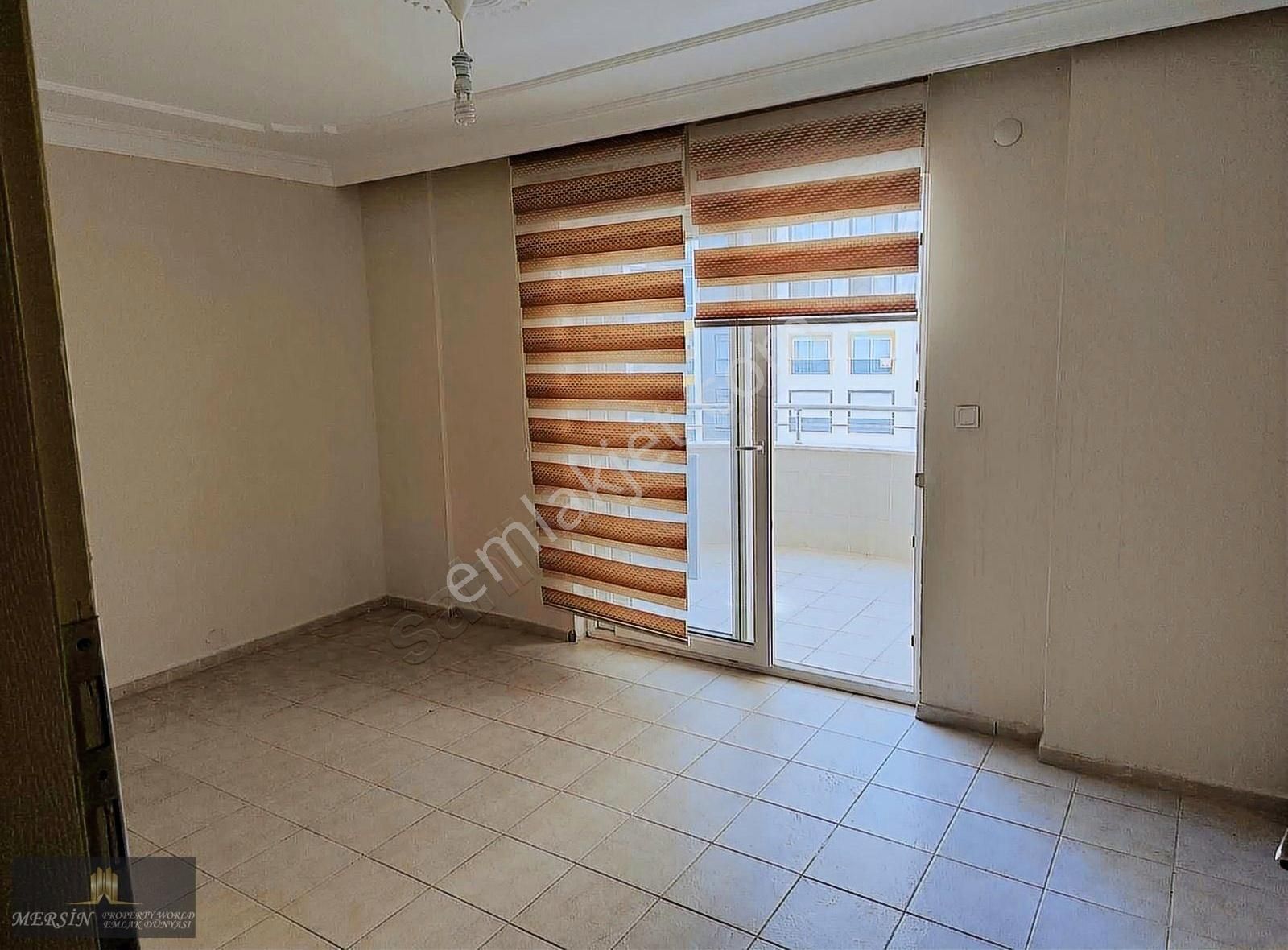 Alanya'nın Merkezinde Havuzlu Site İçersinde Geniş 2+1