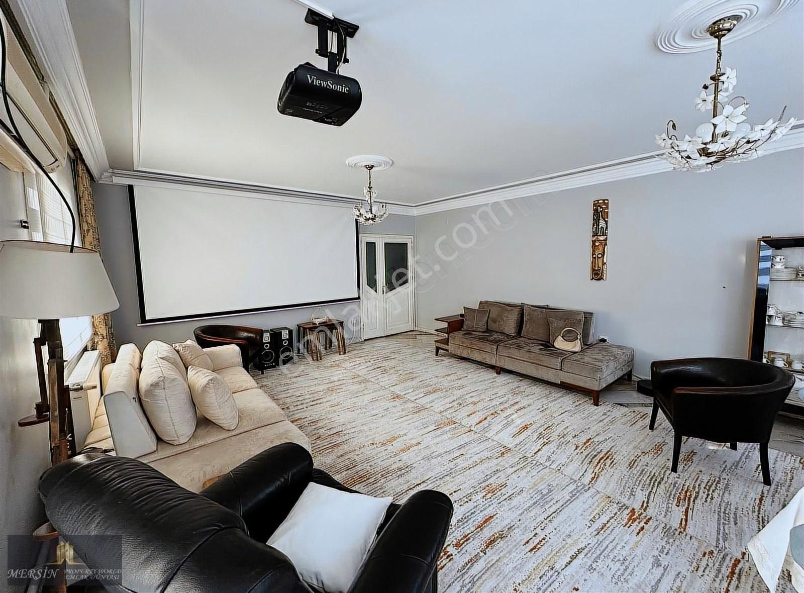 Mersin / Cumhuriyet Mah. Ultra Geniş Satılık 4+1 Daire