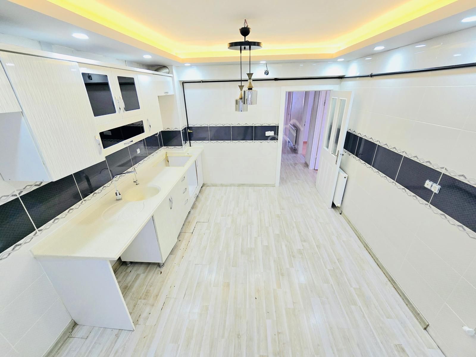 (1059) Keçiören Kuşçağızda 3.üst Katta 3+1 Asansörlü Yapılı Satılık Daire
