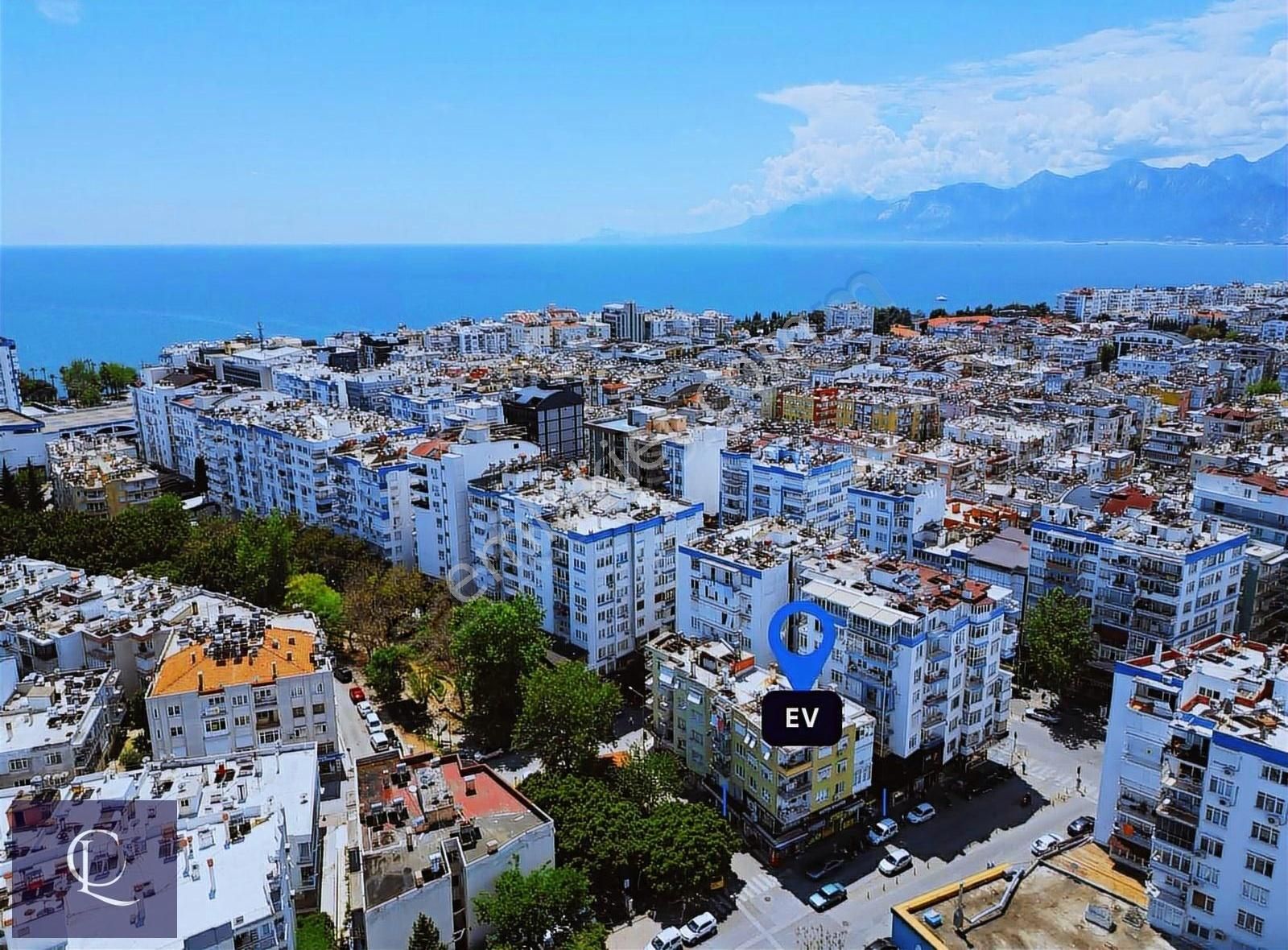 Muratpaşa Güllük Caddesinde Satılık 2+1 Ayrı Mutfaklı Daire