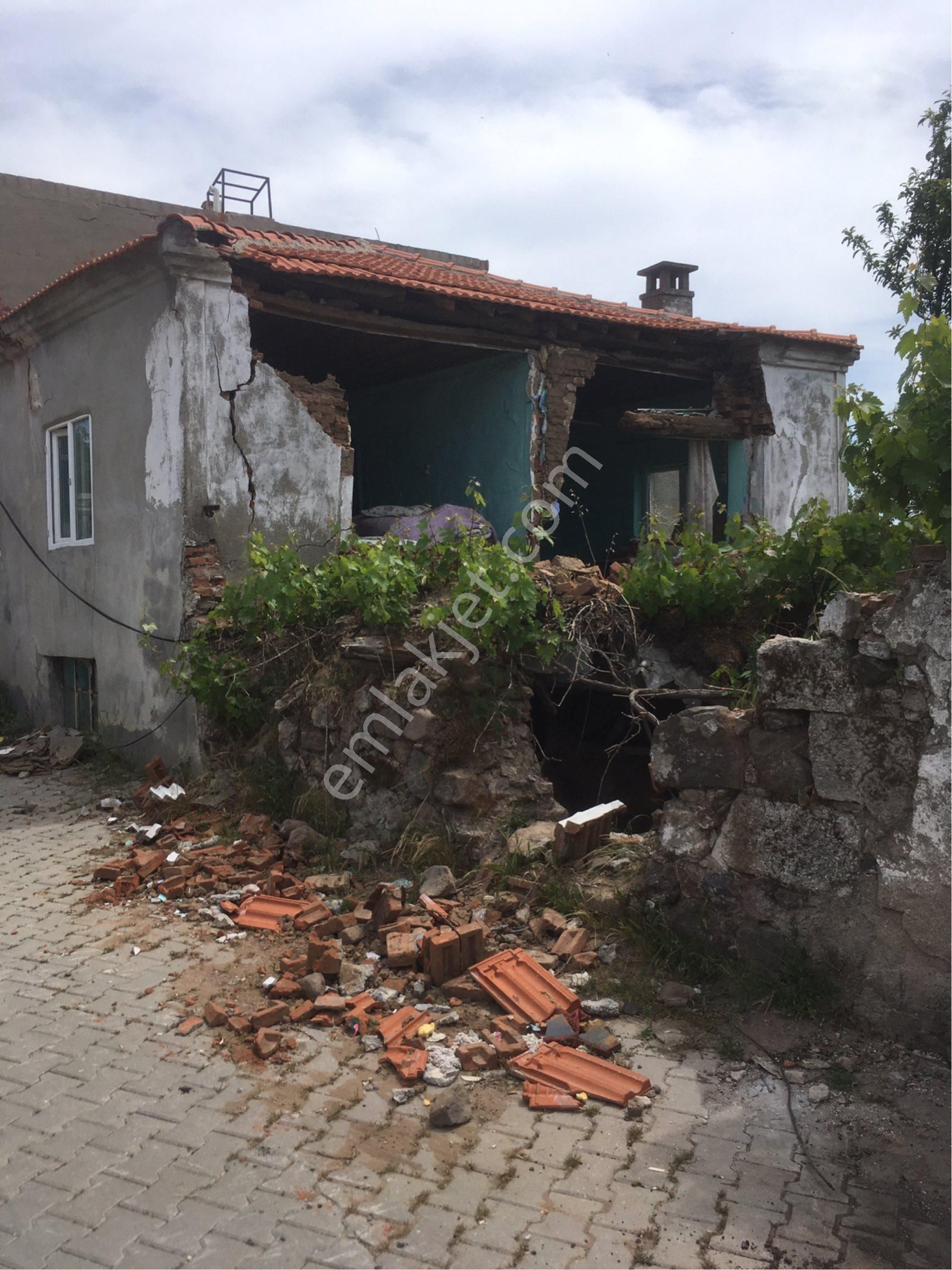 Satılık Avlulu Kargir Ev
